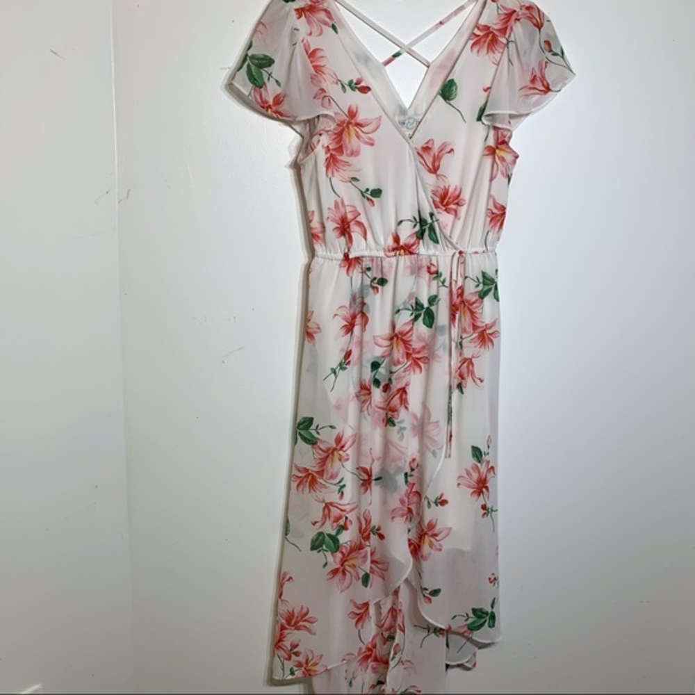 Like new Jun & Ivy romantic white floral dress